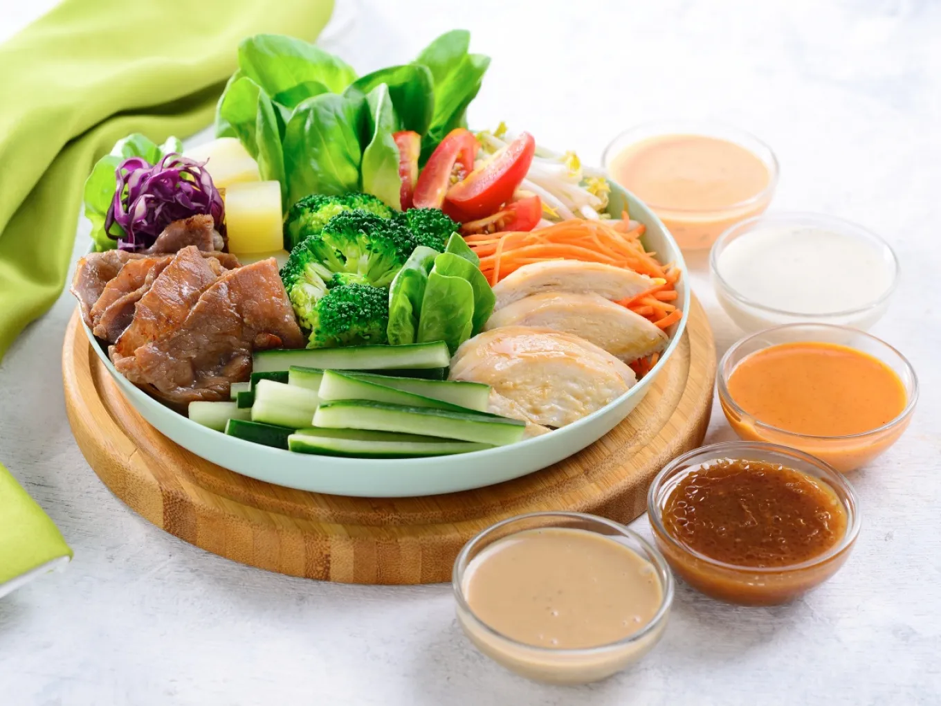 Salad Kombinasi dengan KEWPIE Salad Dressing