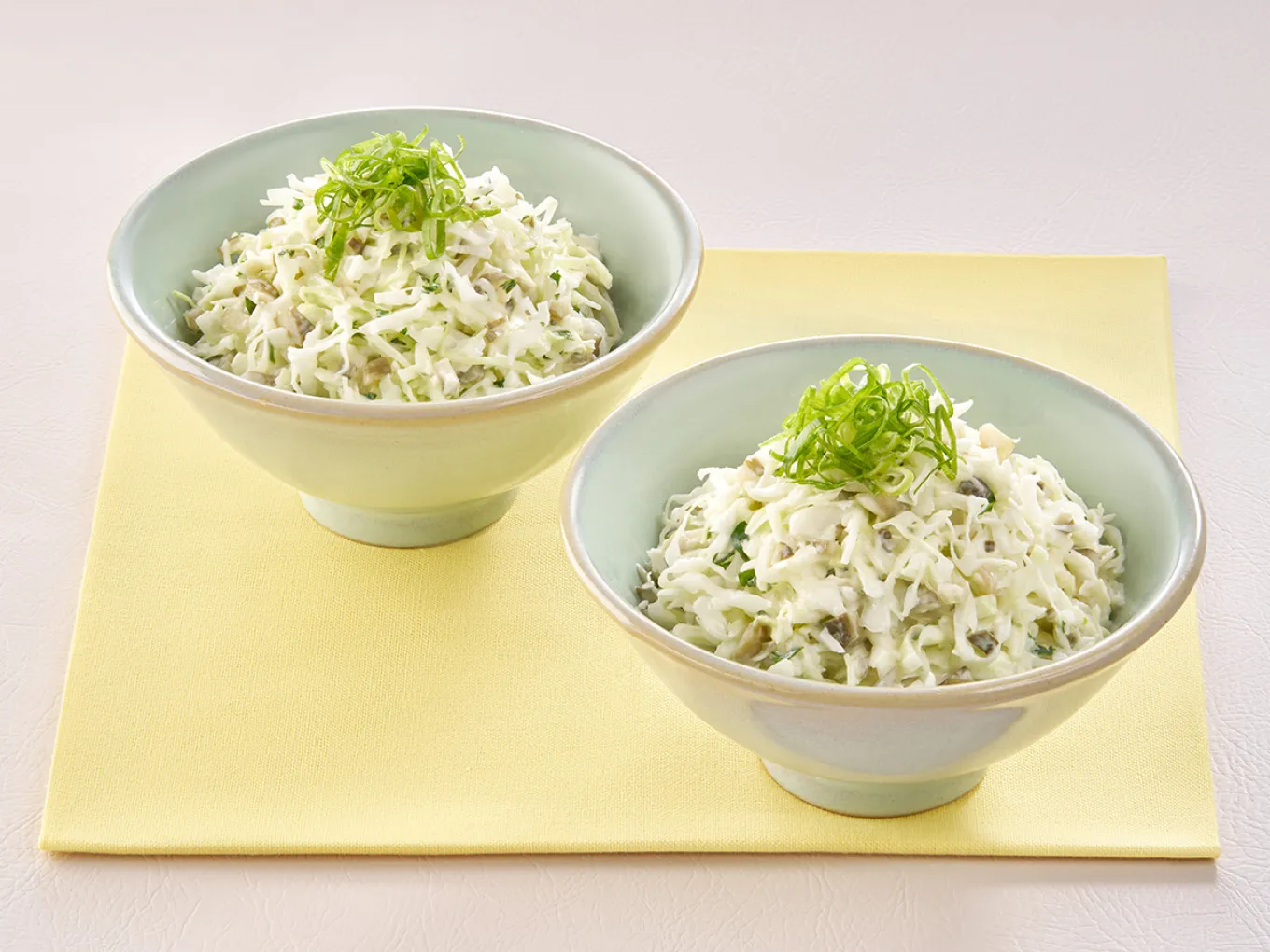 Salad Coleslaw dengan Daun Bawang