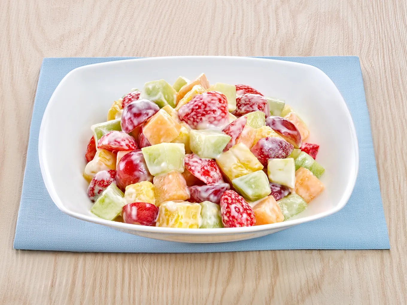 Salad Buah Tropis dengan Yogurt