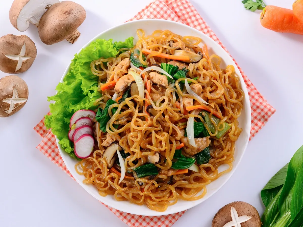 Shirataki and Vegetables Stir-fry