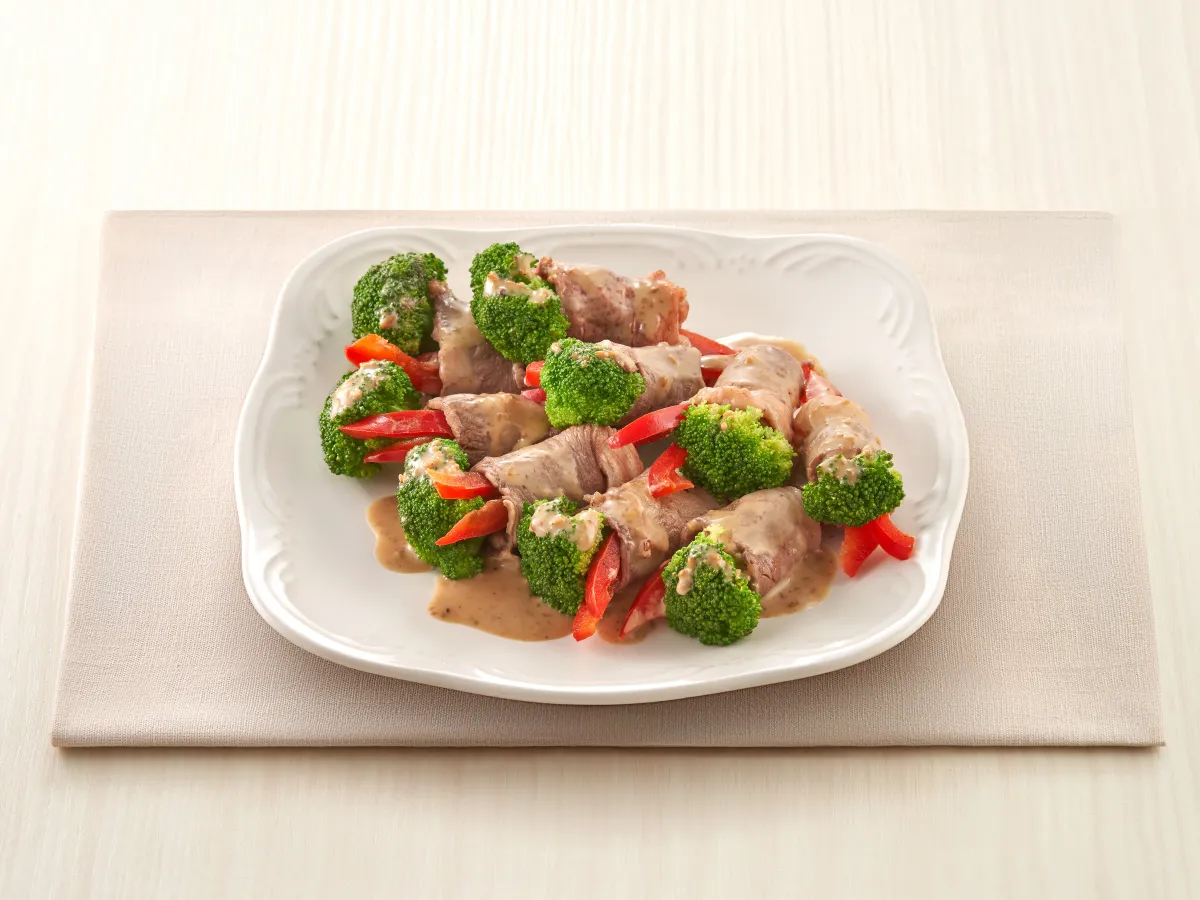 Broccoli and Paprika Meat Rolls