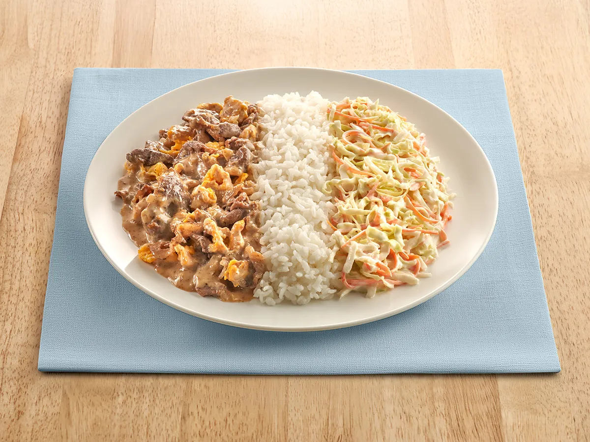 Nasi Tumis Daging dengan Salad Coleslaw