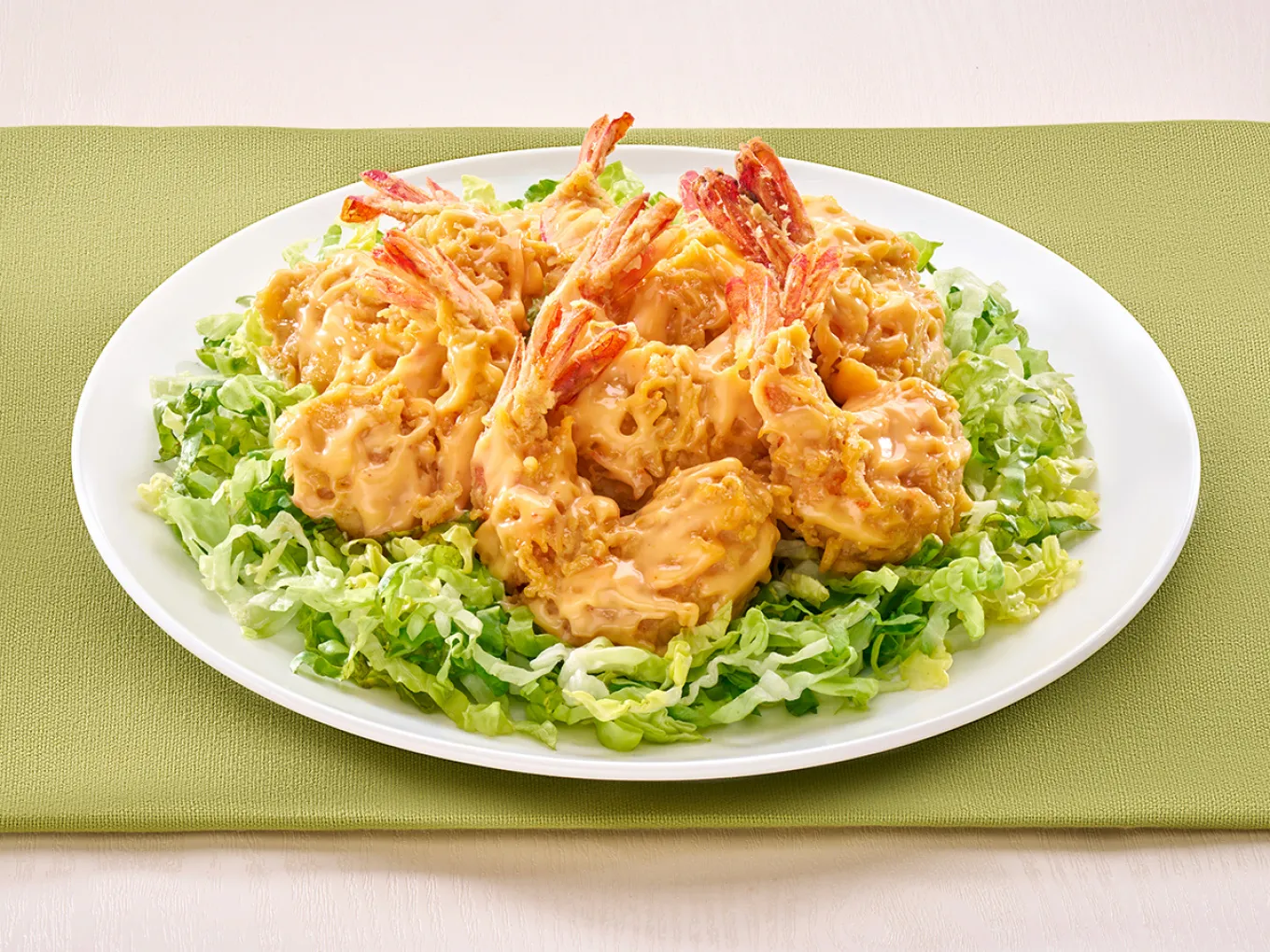 Salad dengan Udang Goreng Mayonais