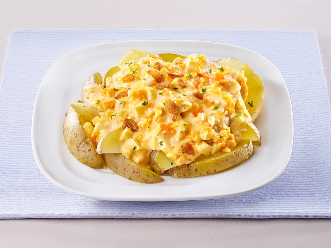 Kentang dengan Salad Telur